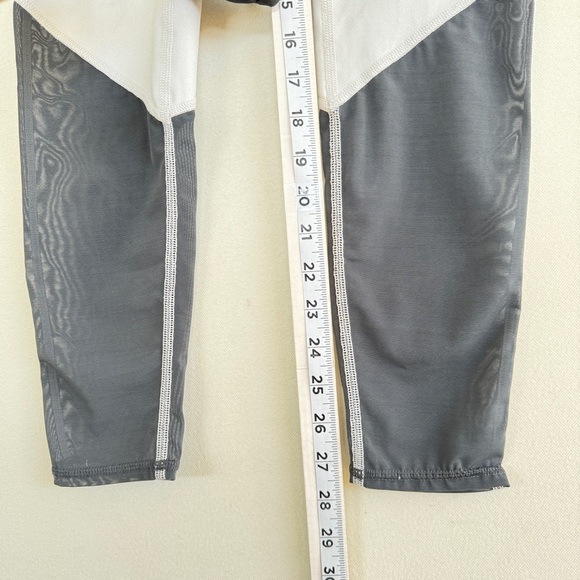 ALO Yoga Gray and White Performance Leggings - Picture 8 of 11
